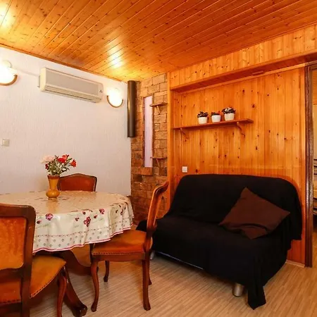 Apartment Dvor